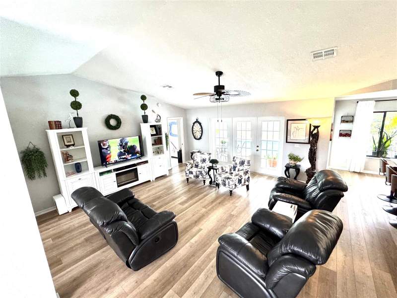 3 bedroom Single Family Residence at 8107 Tedburn Park, Berkeley Manor, Spring Hill — photo 4