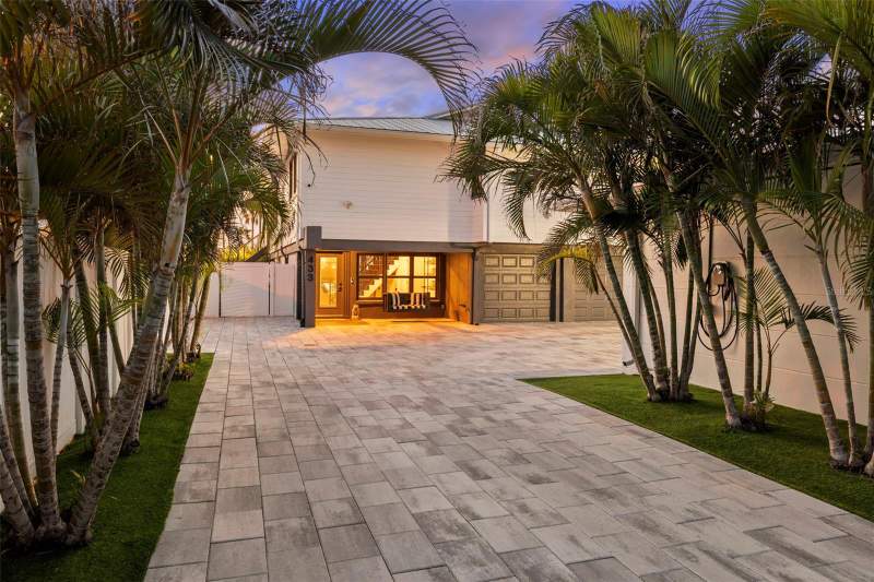 9 bedroom Single Family Residence at 439 Causeway Boulevard, Dunedin Causeway Center, Dunedin — photo 3