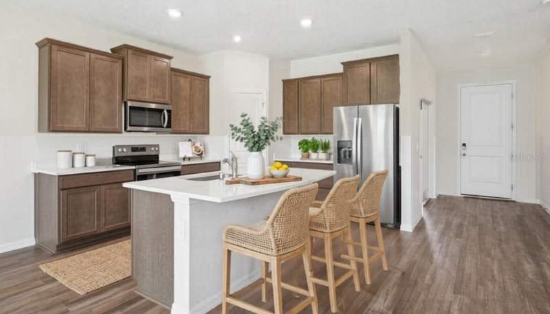 4 bedroom Single Family Residence at 11823 Memorial Drive, Waterford, Brooksville — photo 2