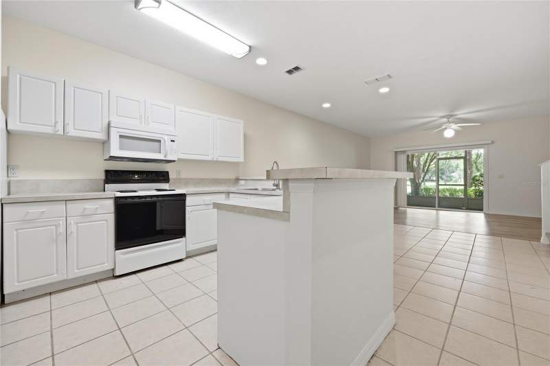2 bedroom Townhouse at 13200 W Newberry Road #F-29, Greens Condos At West End, Newberry — photo 5