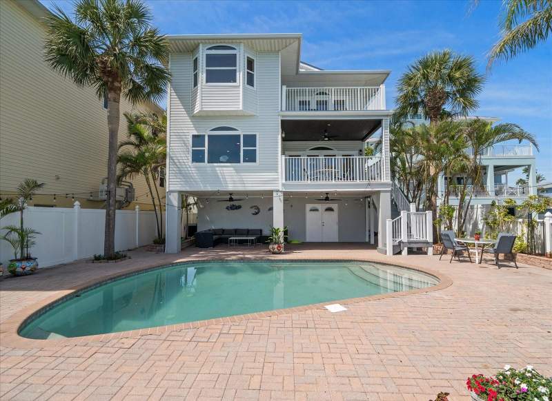 3 bedroom Single Family Residence at 8685 E Bay Drive, Herrons Sub 5, Treasure Island — photo 5