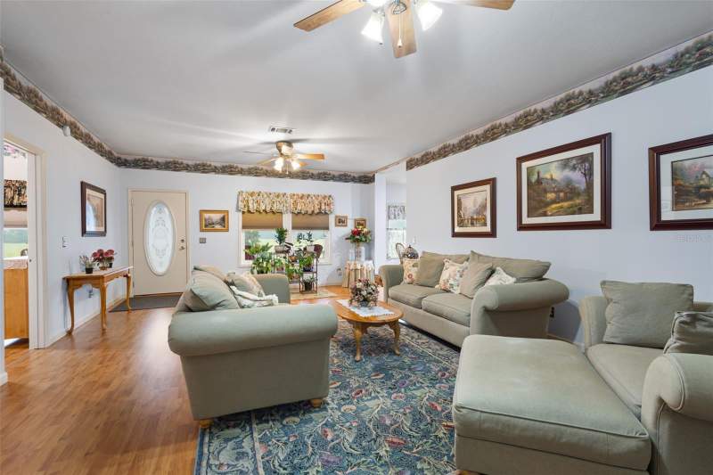 4 bedroom Single Family Residence at 4700 NW 26th Street, Bell, Bell — photo 4