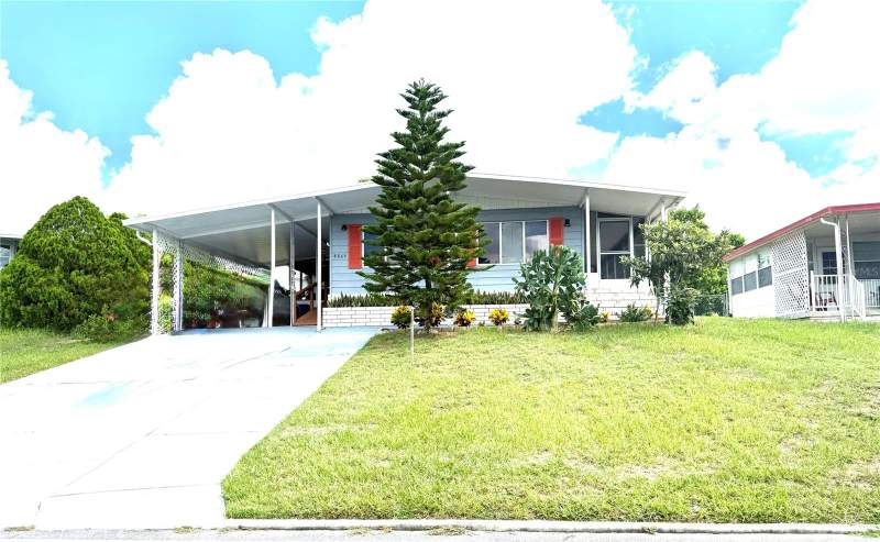 2 bedroom Manufactured Home at 8869 HIGHPOINT BOULEVARD, HIGH POINT SUB UNIT 4, BROOKSVILLE — photo 1