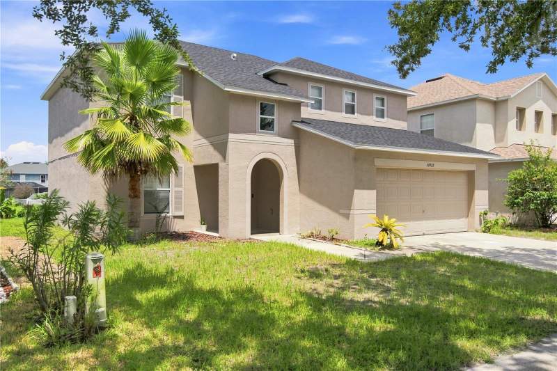 4 bedroom Single Family Residence at 10922 Subtle Trail Drive, South Fork Unit 3, Riverview — photo 2