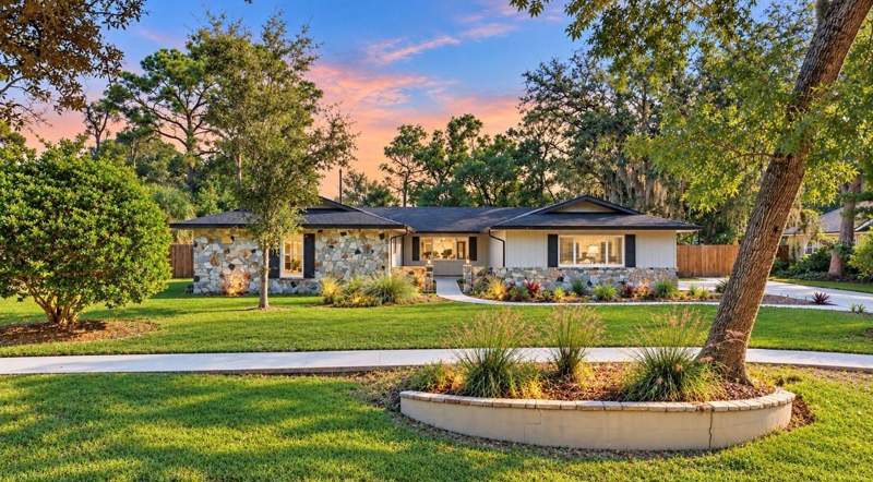 207 ROYAL OAKS CIRCLE home for sale in Sweetwater Oaks