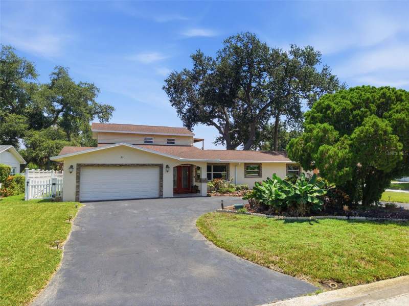 4 bedroom Single Family Residence at 701 58th Avenue, Barrys Hillside Homes, St Petersburg — photo 2