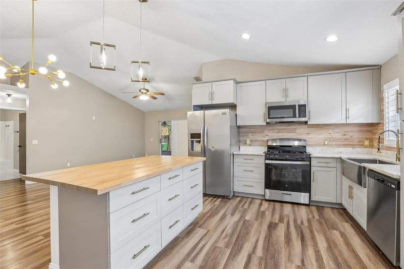 3 bedroom Single Family Residence at 8711 Busch Oaks Street, The Oaks At Busch, Tampa — photo 5