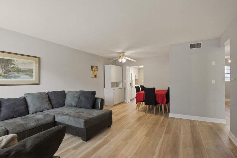 2 bedroom Condominium at 2011 58th Avenue #5, Town Apts Condo, St Petersburg — photo 2