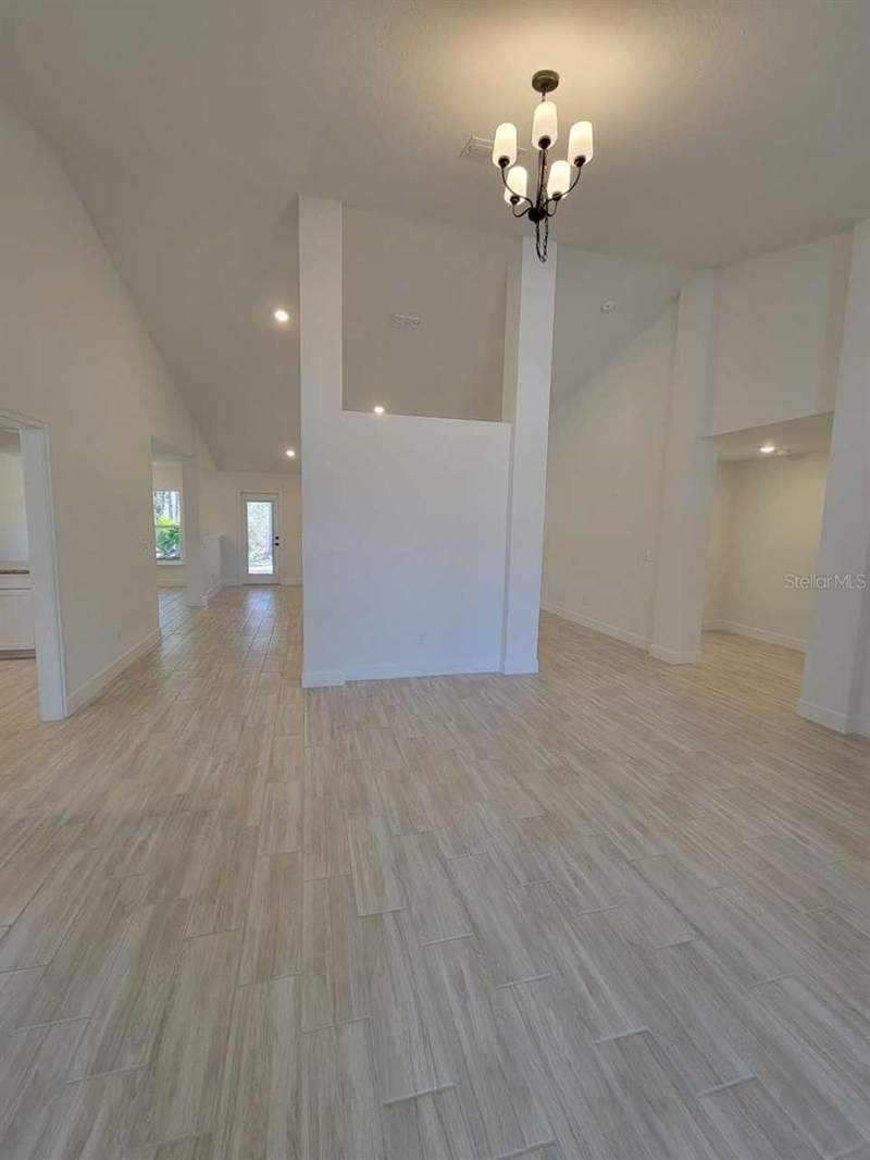4 bedroom Single Family Residence at 13402 SW 64th Street Road, Rolling Hills Un 04, Ocala — photo 5
