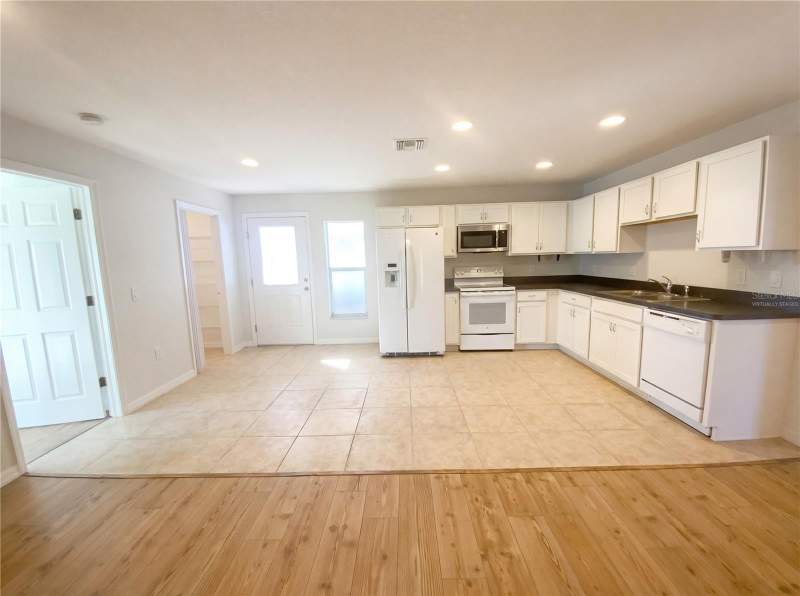 2 bedroom Single Family Residence at 11275 Linden Drive, Spring Hill, Spring Hill — photo 2