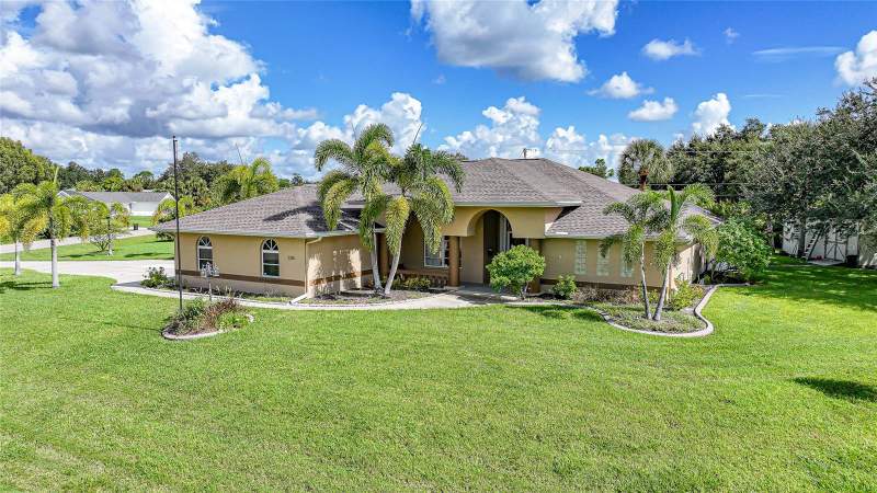 4 bedroom Single Family Residence at 2320 Bendway Drive, Port Charlotte Sec 021, Port Charlotte — photo 2