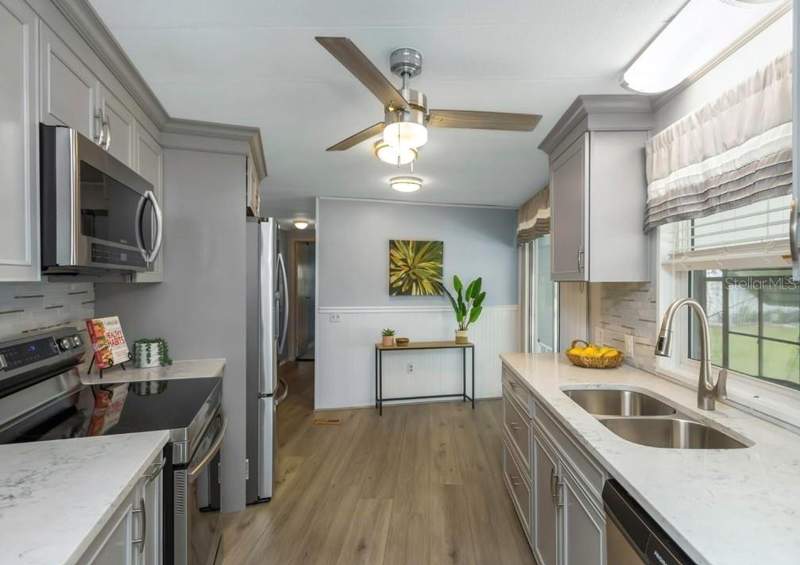 2 bedroom Manufactured Home at 198 Philadelphia Boulevard #11, Lake Tarpon Mobile Home Village, Palm Harbor — photo 5