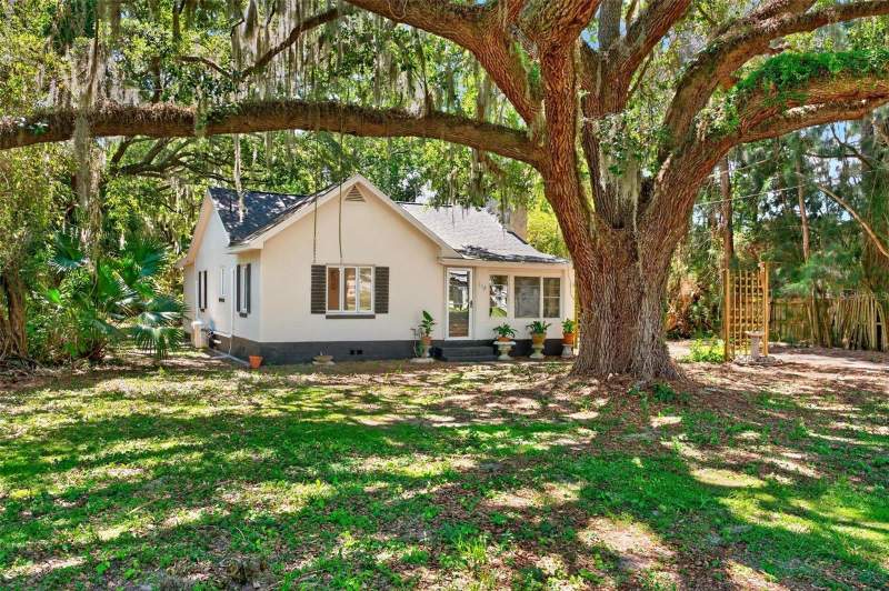 112 N LAKE AVENUE home for sale in Leesburg Lake Griffin Park Homes for Sale &amp; Prices