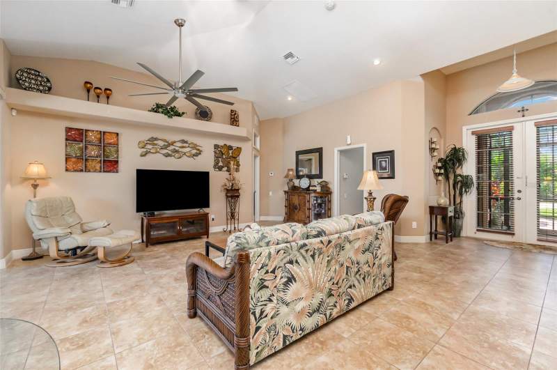 3 bedroom Single Family Residence at 2239 Old Burnt Store Road, Cape Coral, Cape Coral — photo 3