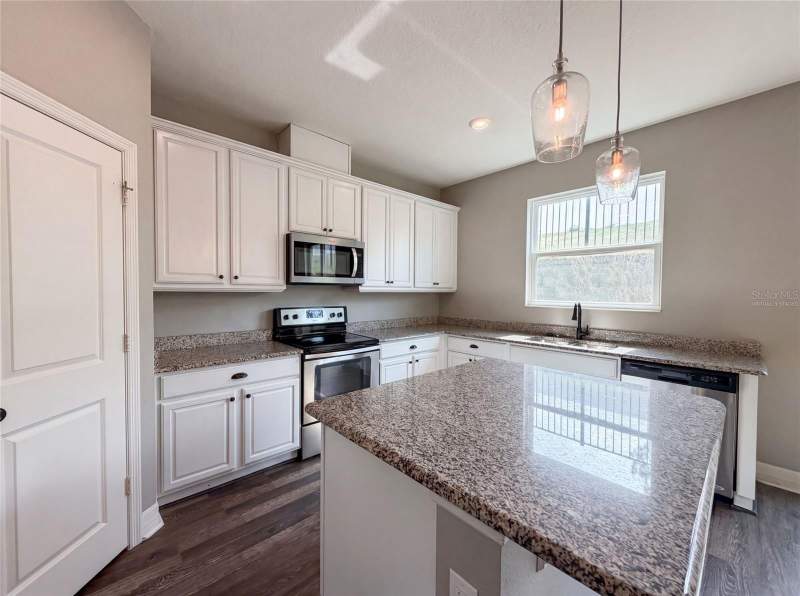 3 bedroom Single Family Residence at 10029 WEATHERS LOOP, HIGHLAND GROVES PH II SUB, CLERMONT — photo 2