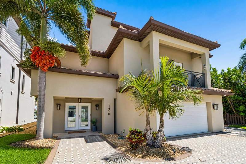 4 bedroom Single Family Residence at 136 Devon Drive, Bayside Sub, Clearwater Beach — photo 4
