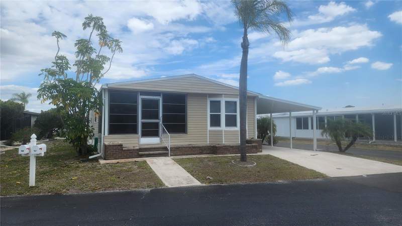 2 bedroom Manufactured Home at 157 N Fiji Circle, Polynesian Village, Englewood — photo 2