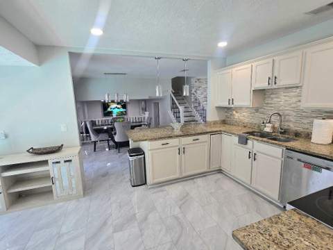 7002 Danewood Court, Tampa FL - photo 18 of 40