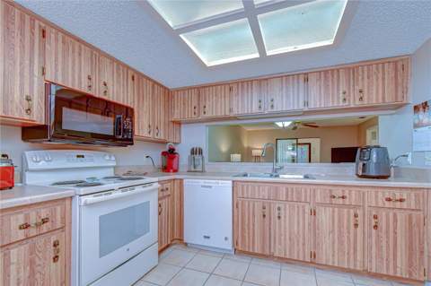 38235 Boxwood Drive #38235, Zephyrhills FL - photo 8 of 45