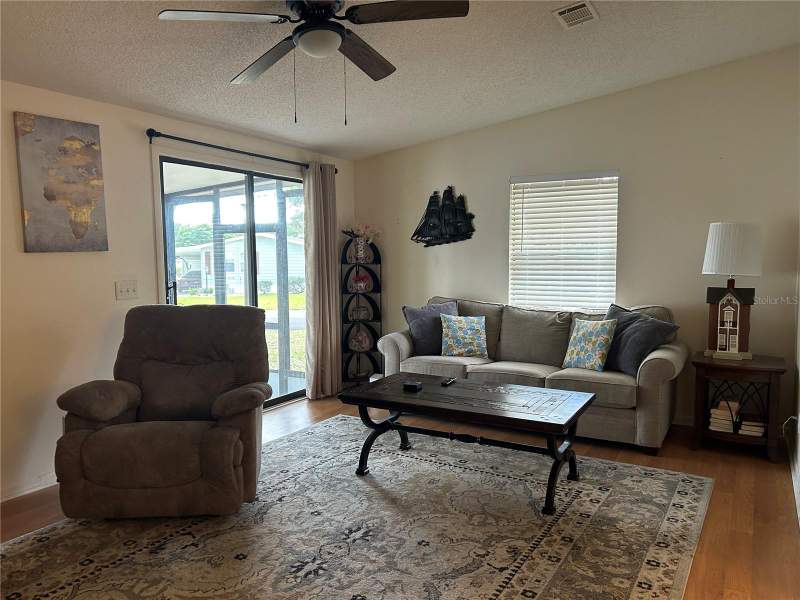2 bedroom Manufactured Home at 1709 E Schwartz Boulevard, Lady Lake Orange Blossom Gardens Unit 10, Lady Lake — photo 4