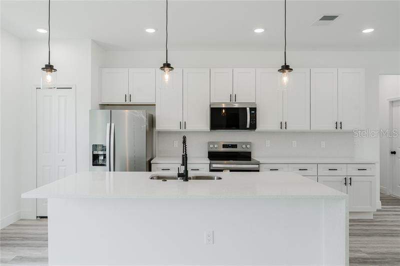 4 bedroom Single Family Residence at 16204 SW 27th Terrace Road, Marion Oaks Unit 3, Ocala — photo 2