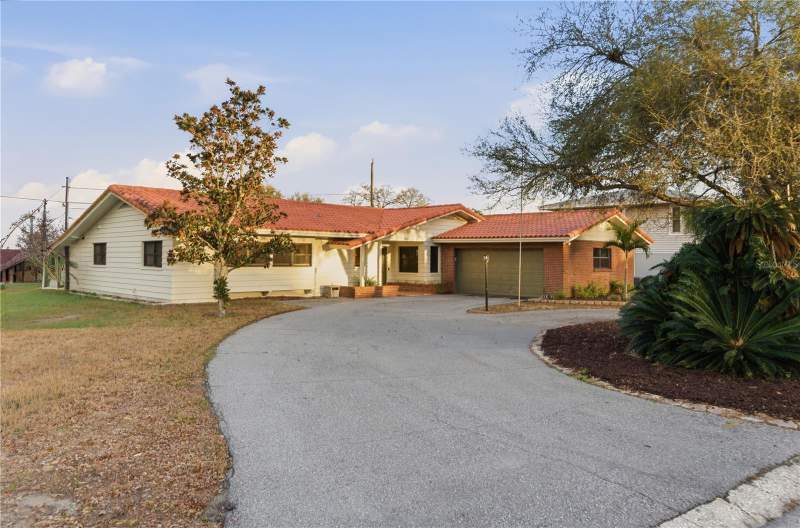3 bedroom Single Family Residence at 1001 WILLOWBRANCH AVENUE, OAK LAKE ESTATES, CLEARWATER — photo 2