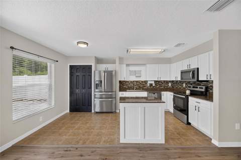7842 Carriage Pointe Drive, Gibsonton FL - photo 19 of 65