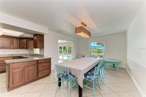 2219 Lockwood Meadows Circle, Sarasota FL - photo 18 of 42