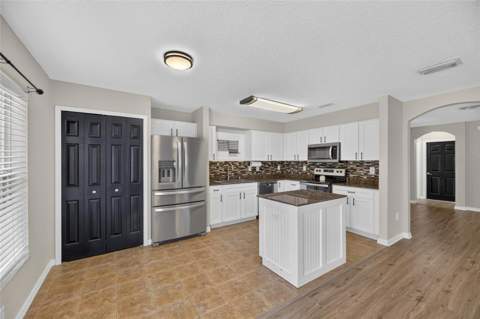 7842 Carriage Pointe Drive, Gibsonton FL - photo 18 of 65
