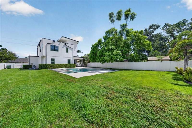 4 bedroom Single Family Residence at 1308 W Plymouth Street, River Heights, Tampa — photo 3