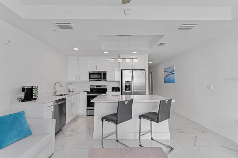 2 bedroom Condo - Hotel at 11500 Gulf Boulevard #610, Ocean Club Treasure Island A Resort Condo, St Petersburg — photo 4