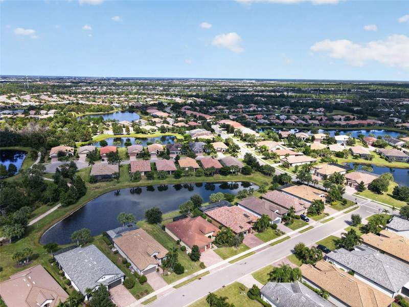 3 bedroom Single Family Residence at 16927 Winthrop Place, Del Webb Ph Ia, Lakewood Ranch — photo 5