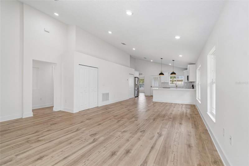 3 bedroom Single Family Residence at 2301 Highland Street, Welsh'S Lakeview, St Petersburg — photo 5