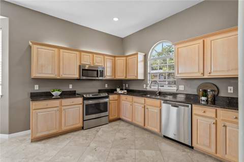 690 Oak Hollow Way, Altamonte Springs FL - photo 10 of 44