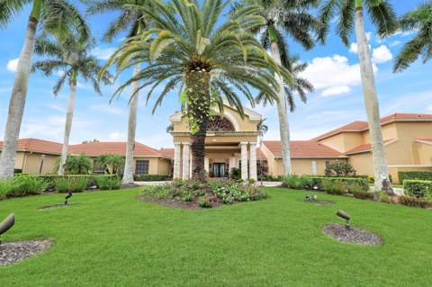 6635 Huntington Lakes Circle #202, Naples FL - photo 24 of 37