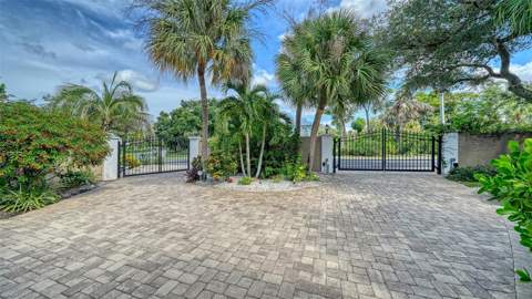 5188 Siesta Woods Drive, Sarasota FL - photo 6 of 6