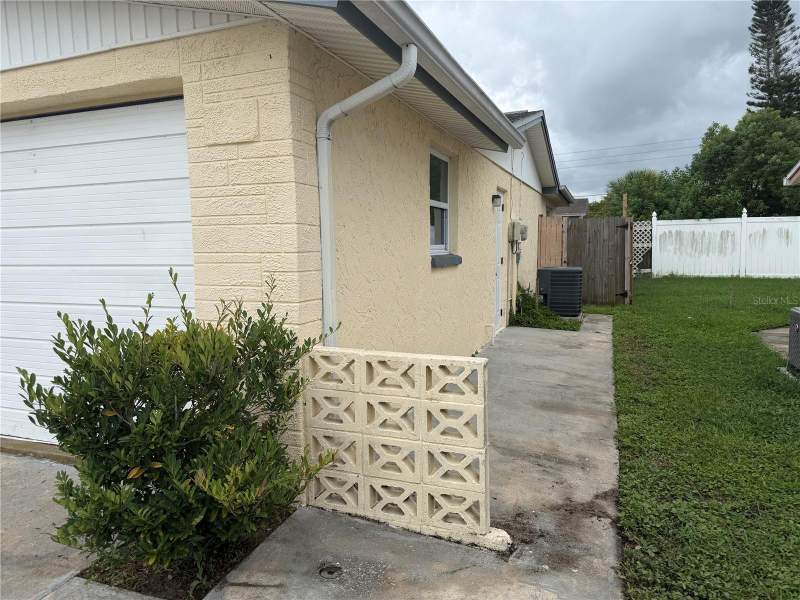 2 bedroom Single Family Residence at 3908 Baden Drive, Tahitian Homes, Holiday — photo 5
