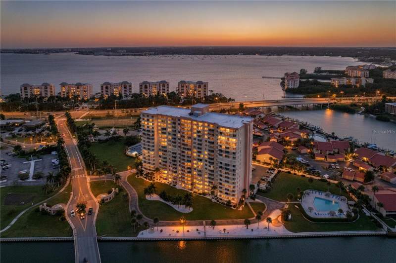 2 bedroom Condominium at 4900 Brittany Drive #313, Bayway Isles Point Brittany Six, St Petersburg — photo 2