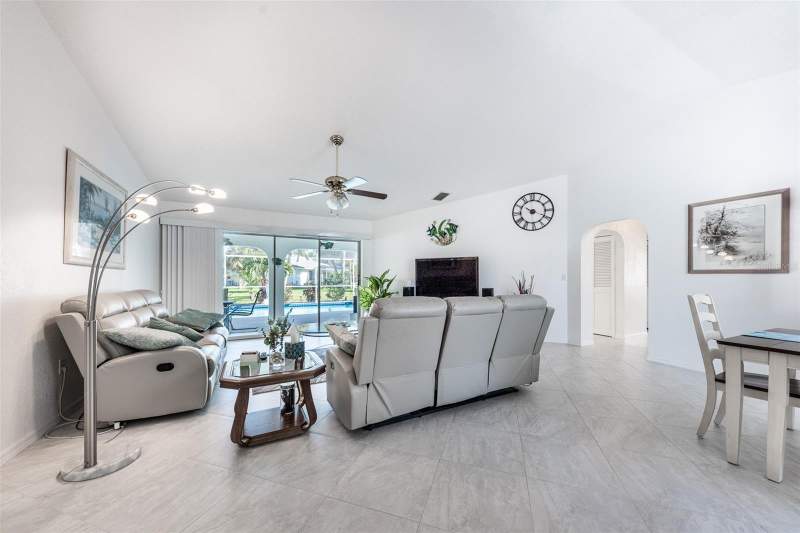 3 bedroom Single Family Residence at 538 W Cashew, Punta Gorda Isles Sec 18, Punta Gorda — photo 4