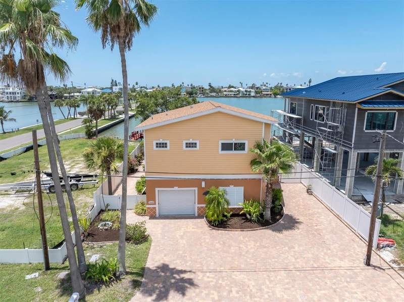 4 bedroom Single Family Residence at 16102 4th Street, Redington Beach Homes 6th Add, Redington Beach — photo 2