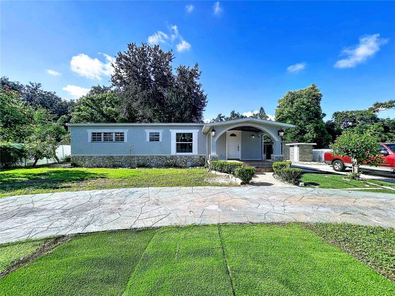 5 bedroom Mobile Home at 9507 Six Mile Creek Road, Ayers Heights Unit 1, Tampa — photo 5