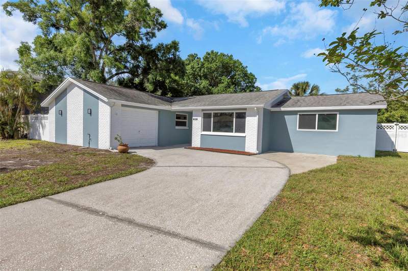 1004 GREENLEAF WAY home for sale in Gulfview Ridge