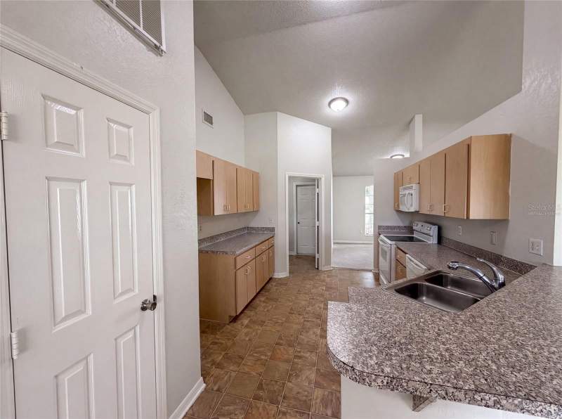 3 bedroom Single Family Residence at 1038 Highland Crest Circle, Highland Crest Ph 02, Lake Wales — photo 2