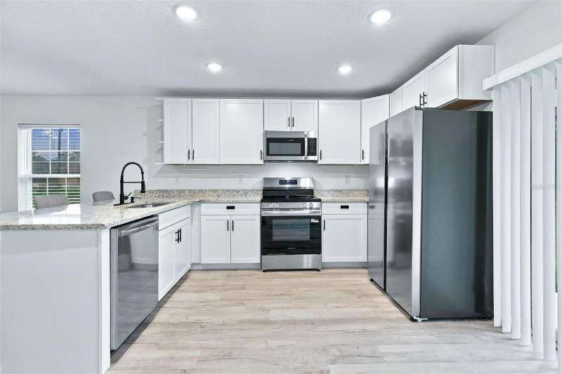 3 bedroom Single Family Residence at 12151 Sora Avenue, Royal Highlands, Weeki Wachee — photo 3