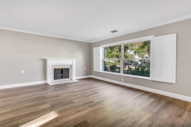 3 bedroom Single Family Residence at 216 S Shore Crest Drive, Beach Park, Tampa — photo 3