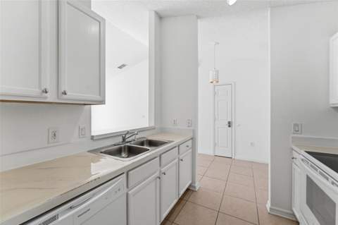 1043 Soaring Eagle Lane, Kissimmee FL - photo 18 of 64