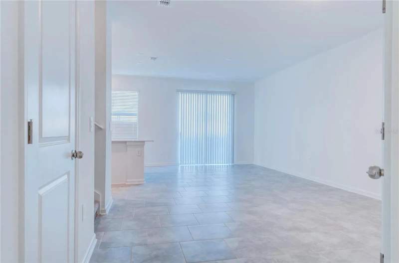 3 bedroom Townhouse at 3239 Laurent Loop, Chateau/Astonia, Davenport — photo 3