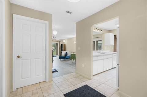 5610 Sheffield Greene Circle #6, Sarasota FL - photo 6 of 6