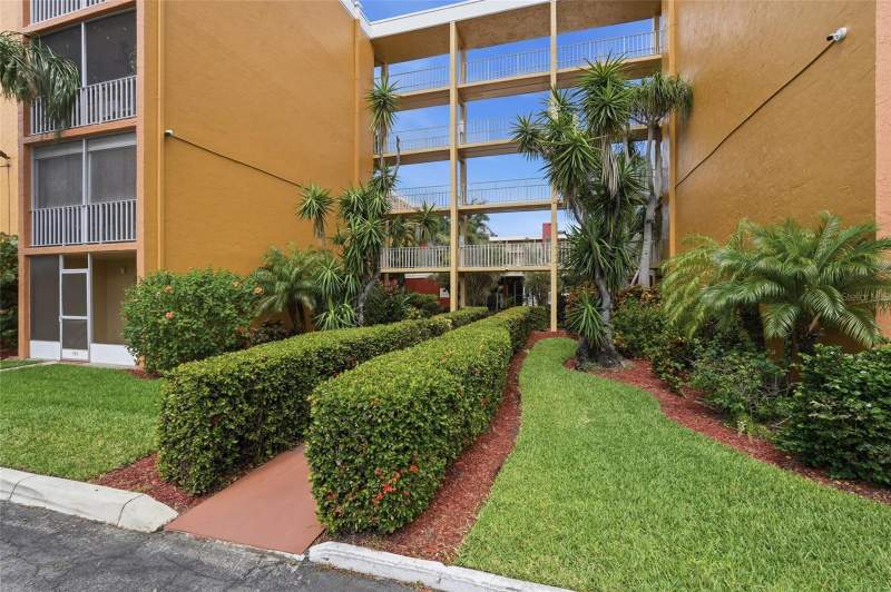 2 bedroom Condo - Hotel at 2366 E Mall Drive #403, Towers Condo, Fort Myers — photo 2