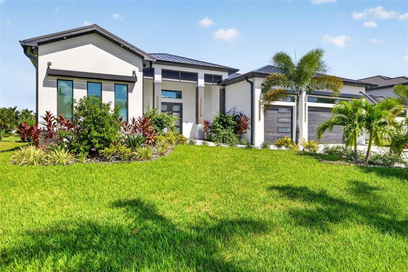 4 bedroom Single Family Residence at 2819 SW 40th Street, Cape Coral, Cape Coral — photo 3